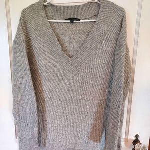 Harve Benard Women's M V-Neck Gray Sweater